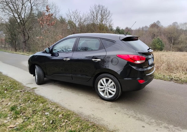 Hyundai ix35 cena 38900 przebieg: 189500, rok produkcji 2010 z Staszów małe 781